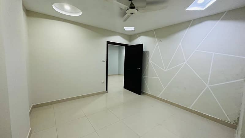 SECOND TO CORNER FLAT FOR SALE 4