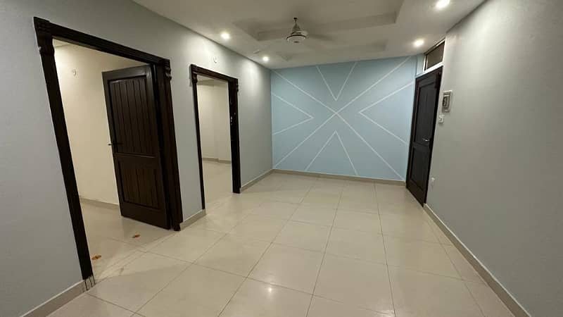 SECOND TO CORNER FLAT FOR SALE 8