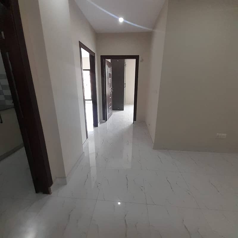 SECOND TO CORNER FLAT FOR SALE 12