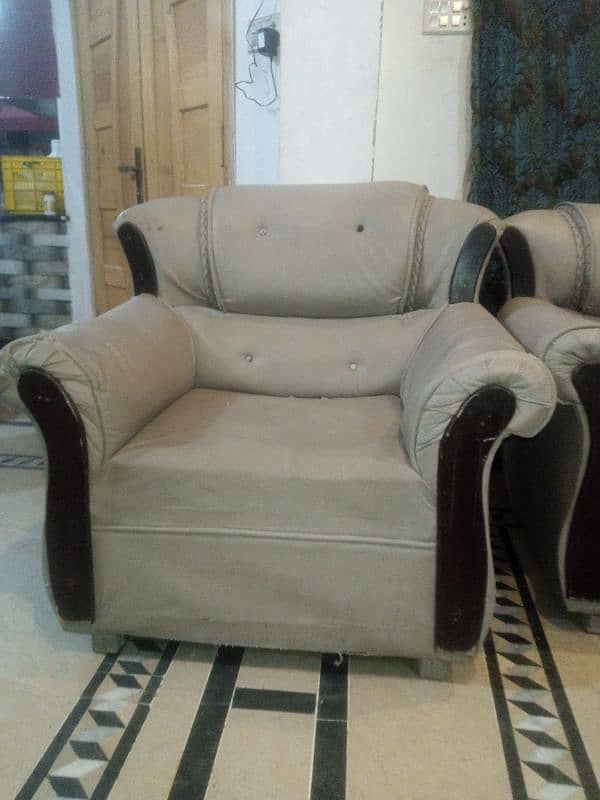 five seater used sofa 3