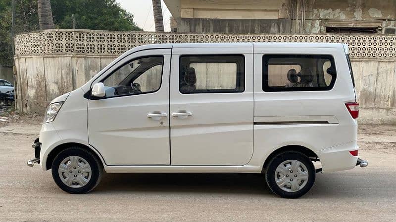 Changan Karvaan van 2022 white 7 seater dual Ac 5