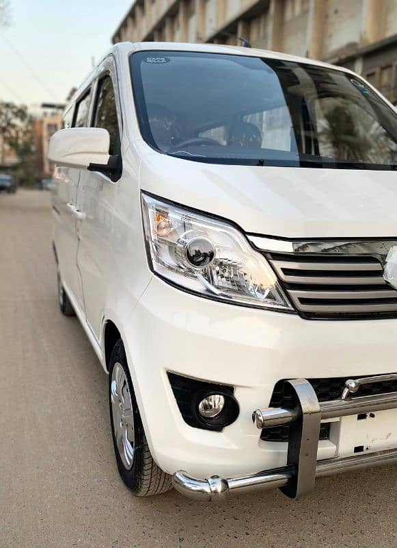 Changan Karvaan van 2022 white 7 seater dual Ac 10