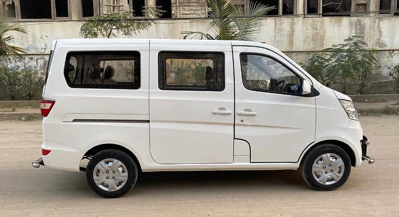 Changan Karvaan van 2022 white 7 seater dual Ac 16