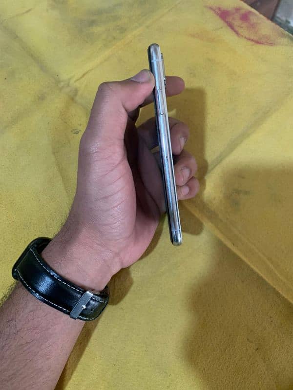 IPHONE XS  256  GB Lush Condition 7