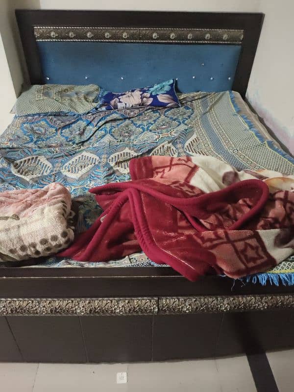 bed with mattress 0