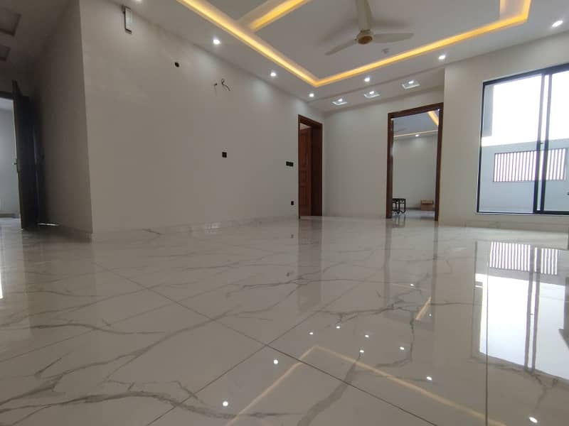 Dha Phase 6 Near Raya Fairways Commercial 1Kanal BRAND-NEW UPPER PORTION FOR RENT UNBELIEVABLE DEMAND 8