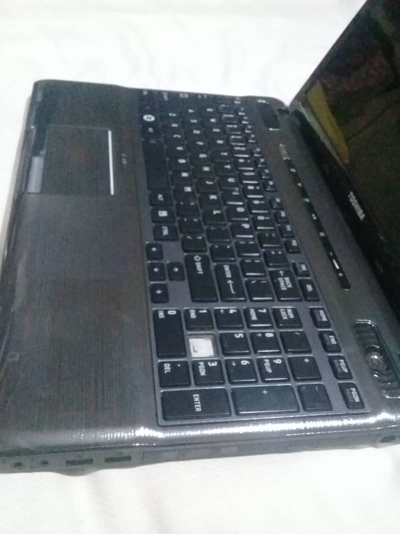 Toshiba satellite 750    4gb  700 gb core i 7 8