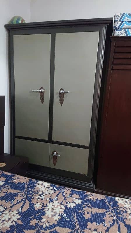 Metal wardrobe safe almari with lockup full size Price negotiable 1