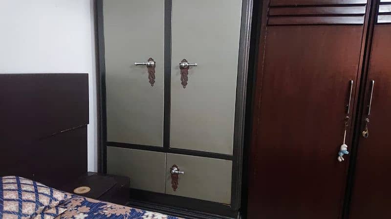 Metal wardrobe safe almari with lockup full size Price negotiable 3