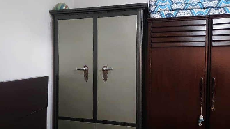 Metal wardrobe safe almari with lockup full size Price negotiable 5