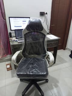 Gaming/executive revolving/office chair in new condition