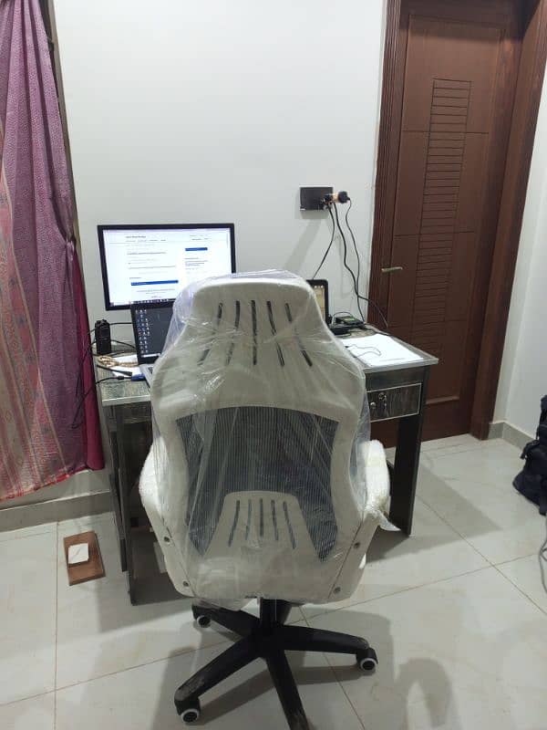 Imported  Gaming chair in new condition 2