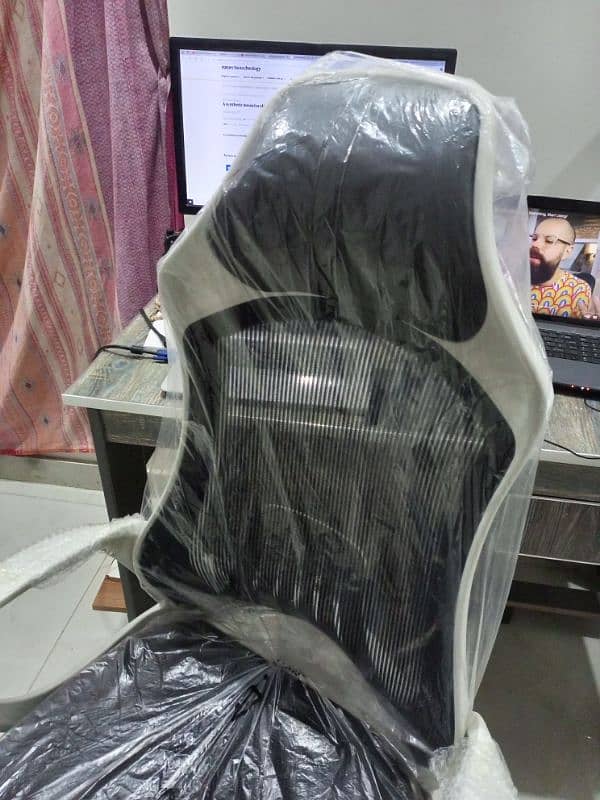 Imported  Gaming chair in new condition 3