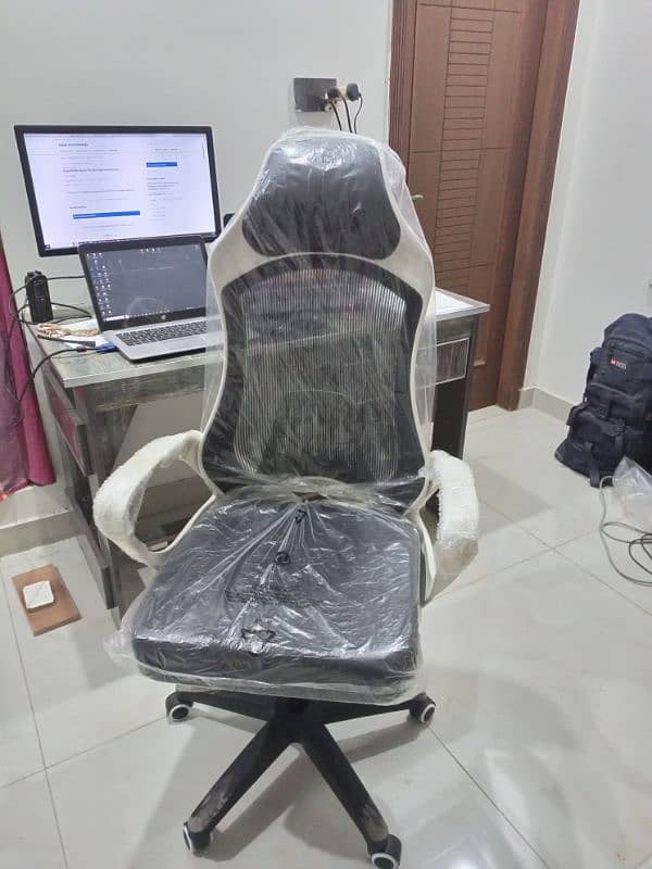 Imported  Gaming chair in new condition 6