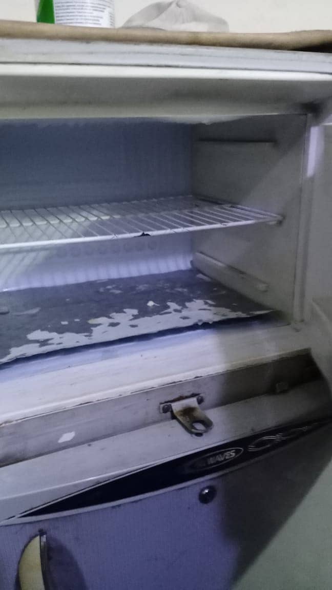 OLD FRIDGE FOR SALE 3