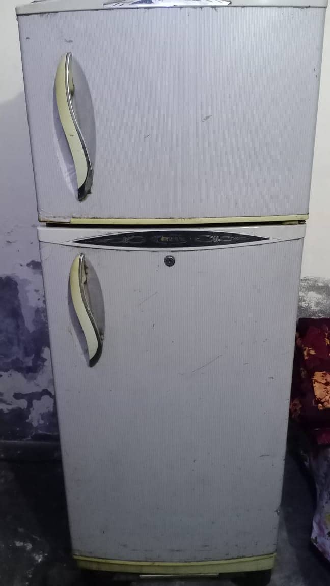 OLD FRIDGE FOR SALE 5