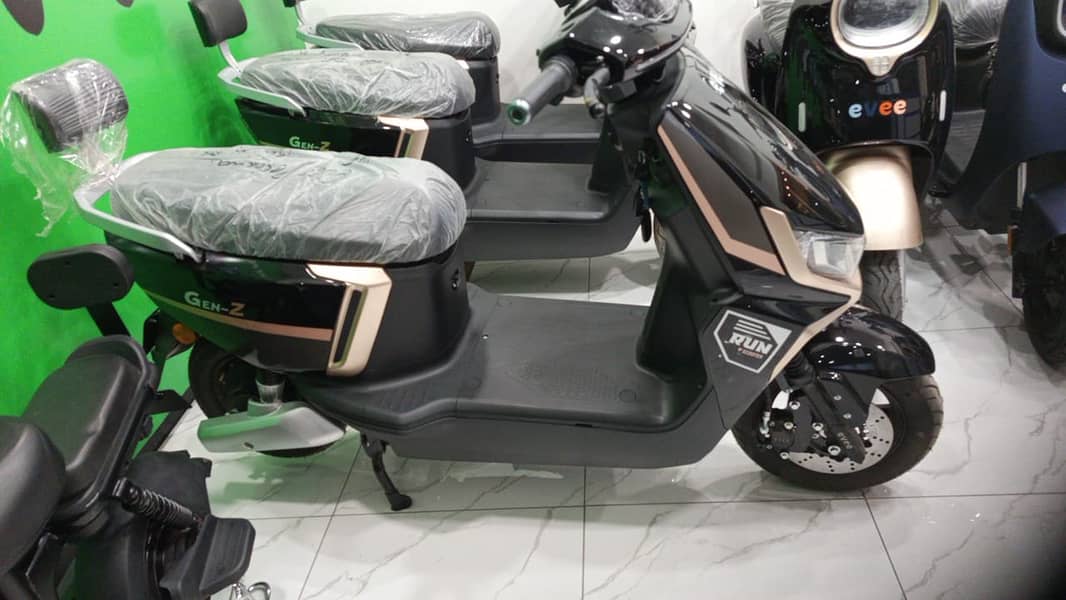 Evee GEN-Z | Brand New | Electric Scooty | Peshwar Road 3