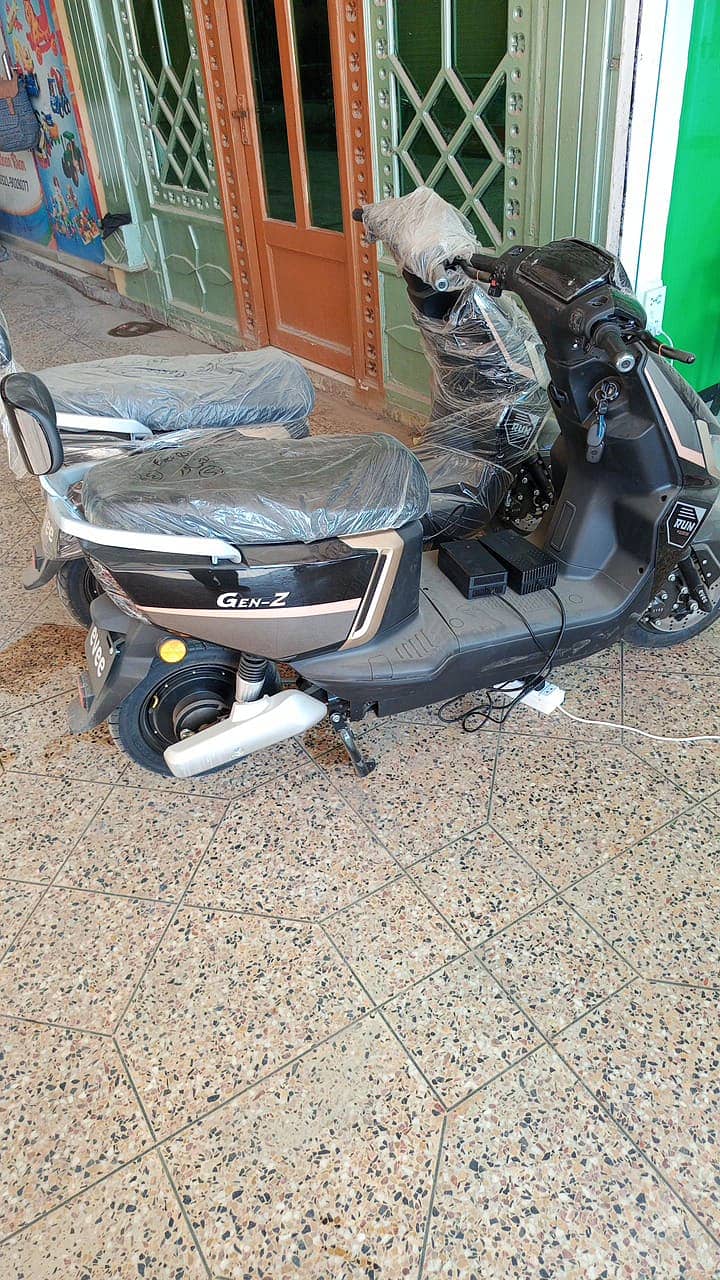 Evee GEN-Z | Brand New | Electric Scooty | Peshwar Road 5