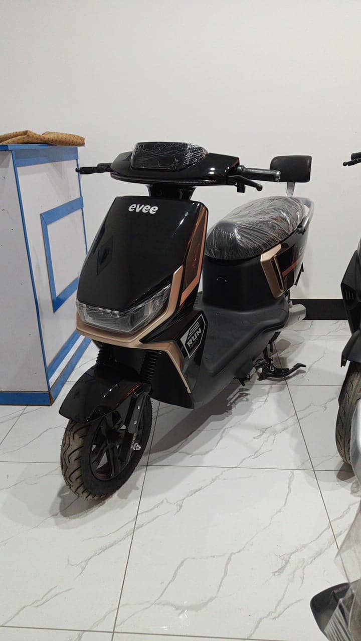 Evee GEN-Z | Brand New | Electric Scooty | Peshwar Road 6