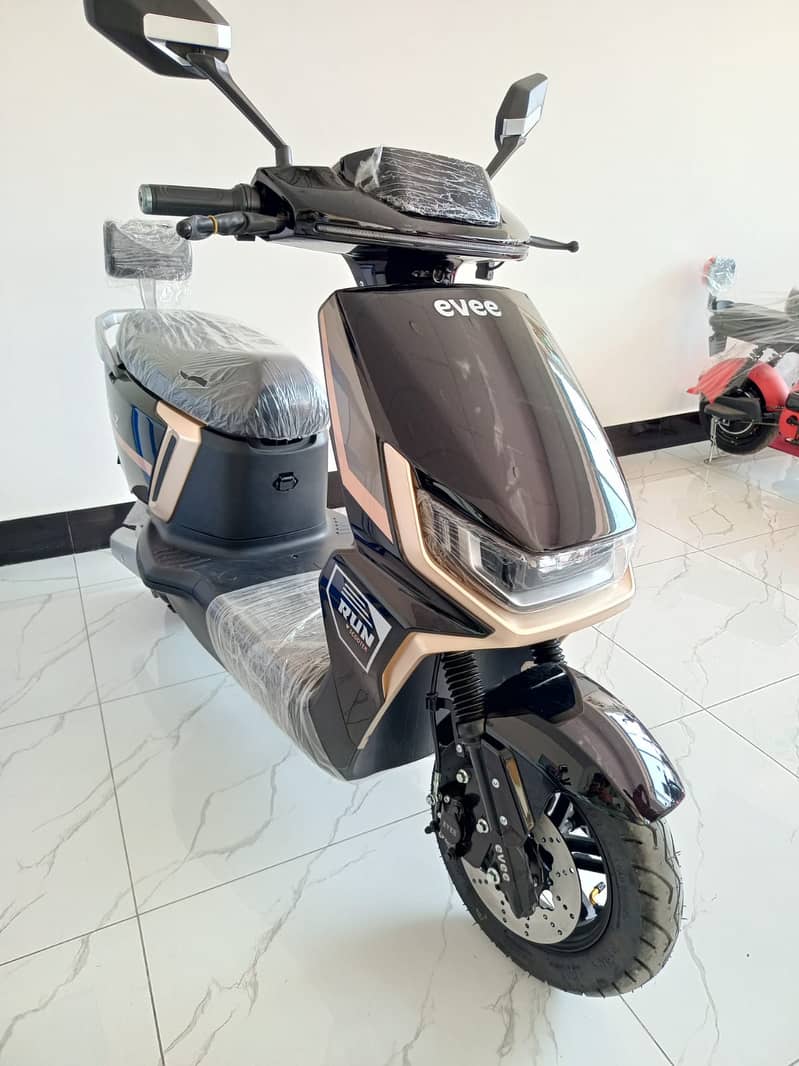 Evee GEN-Z | Brand New | Electric Scooty | Peshwar Road 7