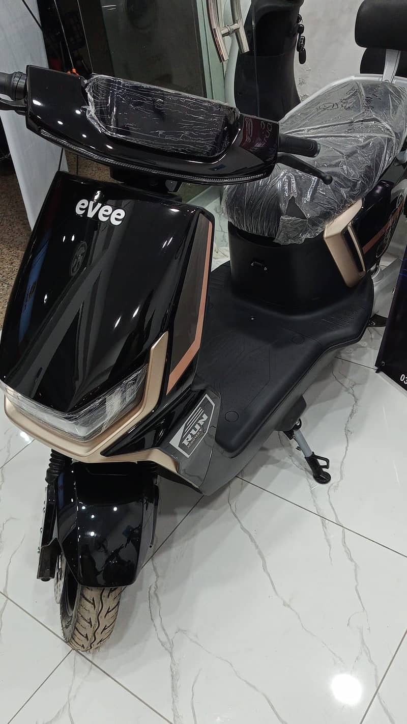 Evee GEN-Z | Brand New | Electric Scooty | Peshwar Road 9