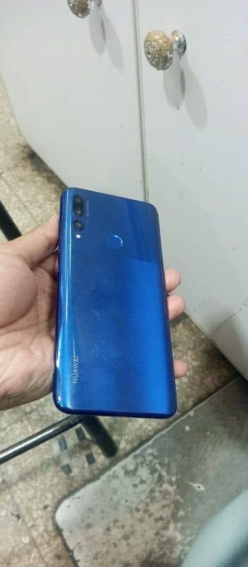 Huawei y9 4/128 0