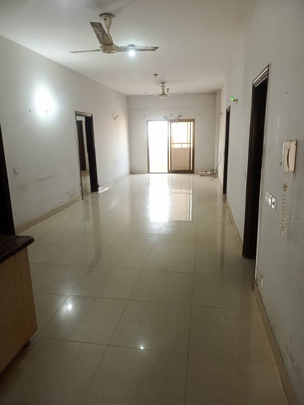 Clifton block 9, 2000 Sqft, Apartment for Sale. 3