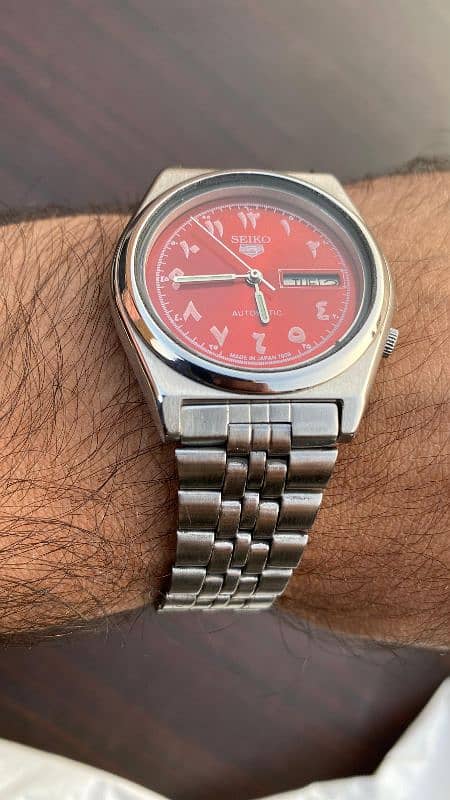 Seiko5 automatic watch Arabic dial 3