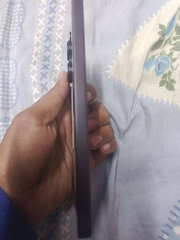 redmi note 13 8  256 gb 8 month say zayada warnty pari ha 1