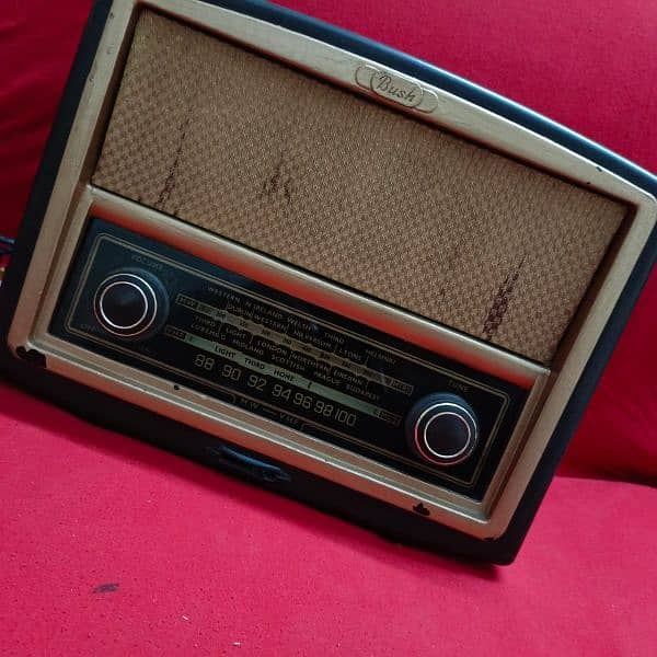 Antique . Radio  Brand Bush 2