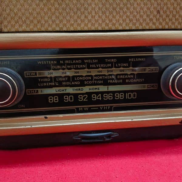 Antique . Radio  Brand Bush 3