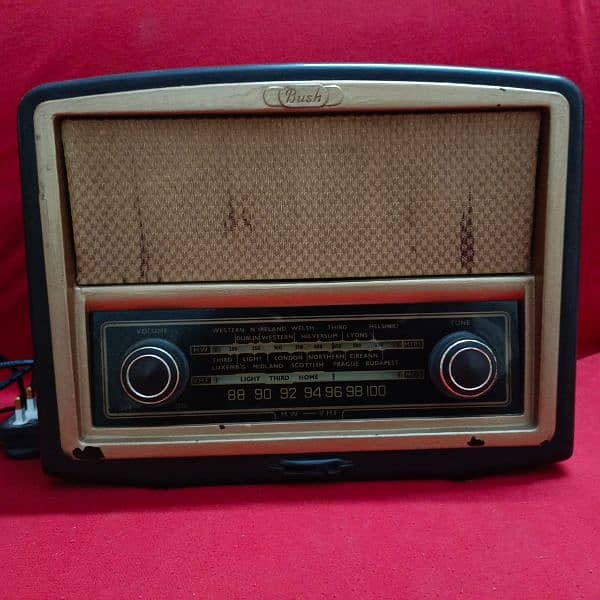 Antique . Radio  Brand Bush 8