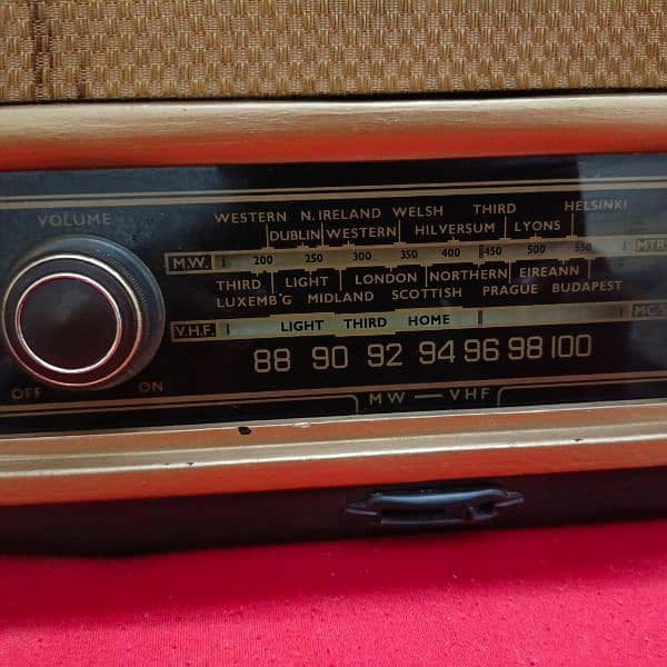 Antique . Radio  Brand Bush 10