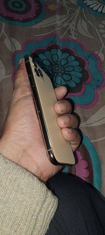 I phone 11 pro 1