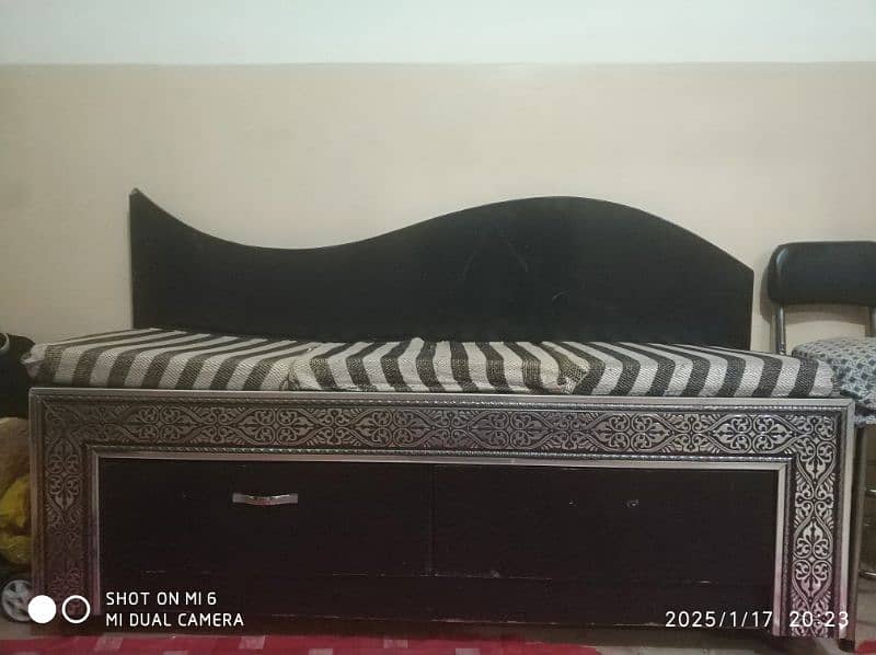 Stylish, Luxury decorated Sofa with Large 2-Drawer 0