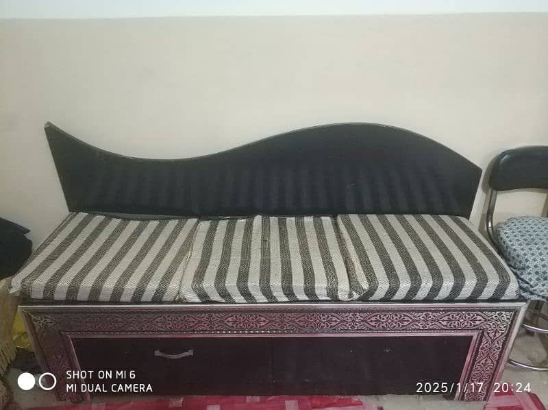 Stylish, Luxury decorated Sofa with Large 2-Drawer 1