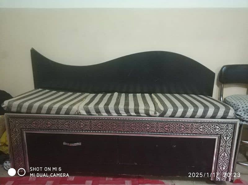 Stylish, Luxury decorated Sofa with Large 2-Drawer 2