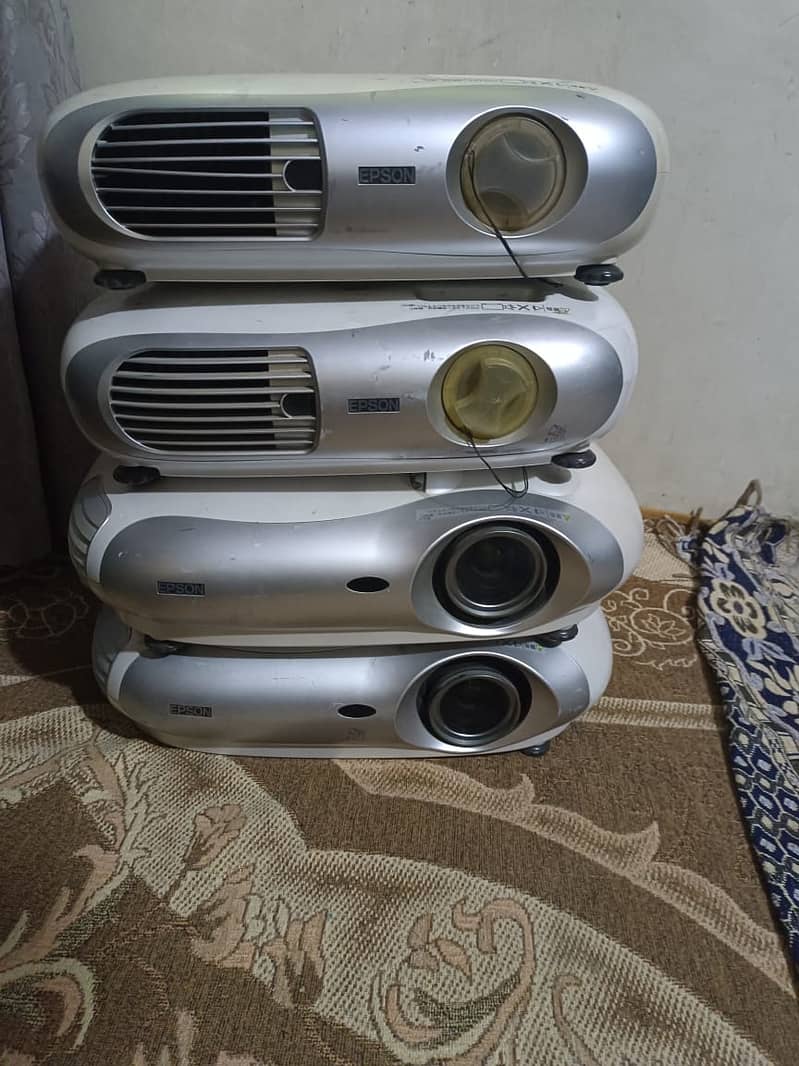 vga epson multimedia projectors o3oo 291875o 0