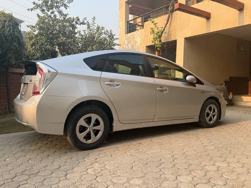 Toyota Prius 2015 1