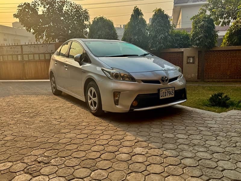 Toyota Prius 2015 4