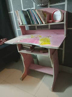 kids study tables in good condition