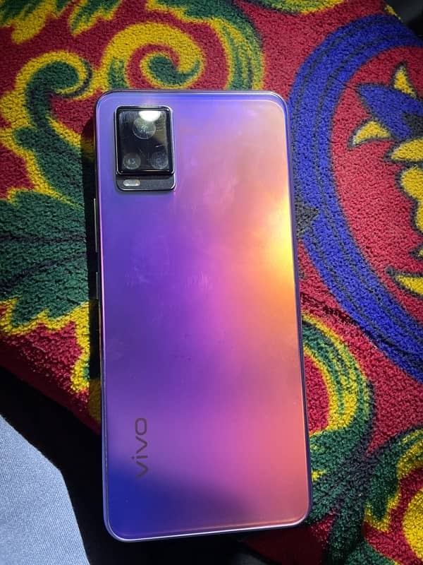 vivo v20 mobile 10/10 ha Daba or oregnal charger sath ha 5