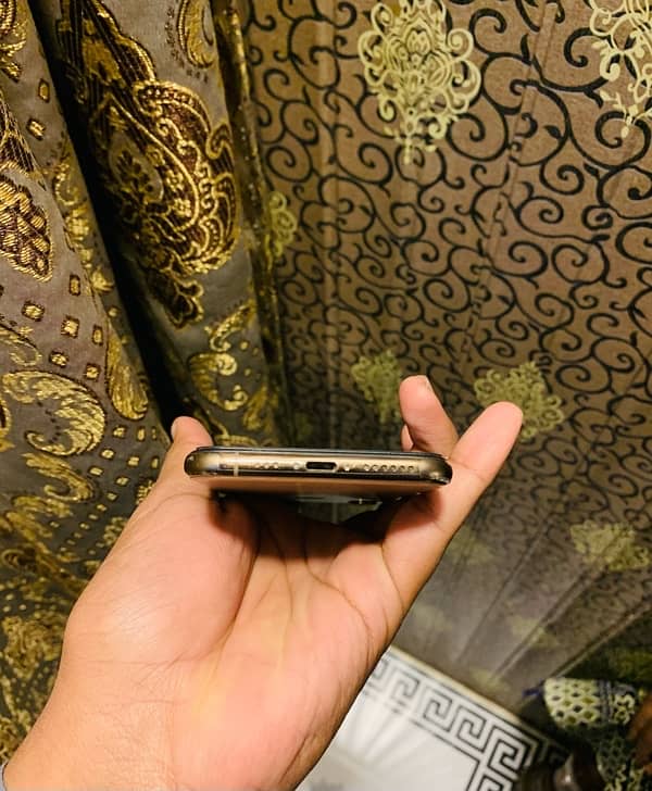 iPhone XS PTA approved 64Gb storage clean condition 5