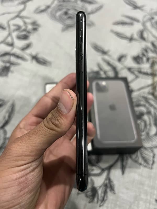 IPHONE 11 PRO 256 GB 83 battery health dual sim pta approved 5