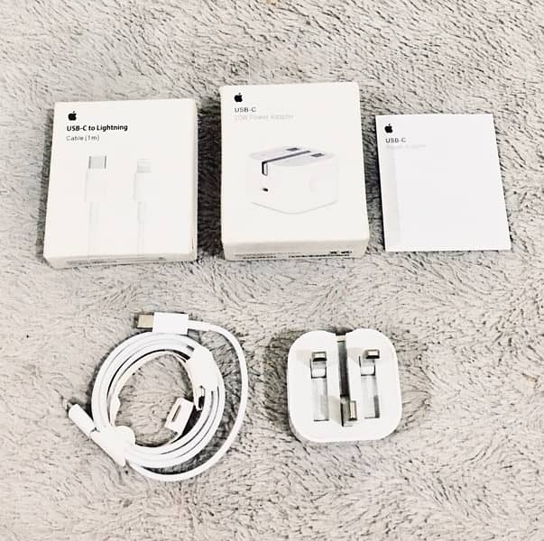 New iPhone charger with box 0