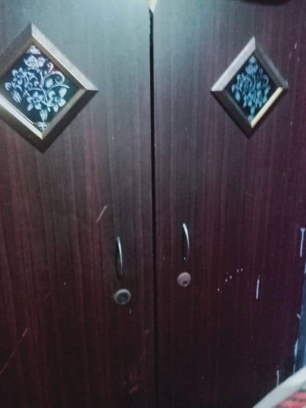 3 door wardrobe  (almaari) for sale 0