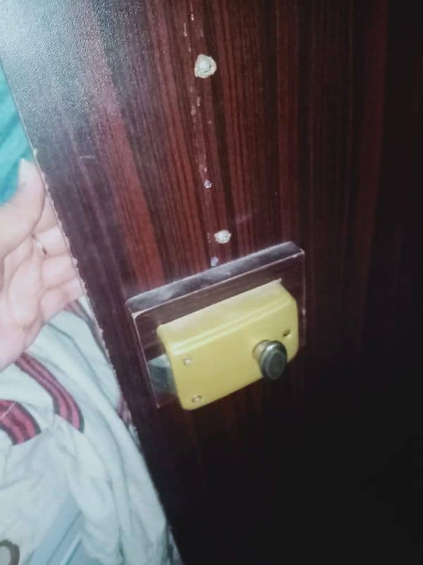 3 door wardrobe  (almaari) for sale 4