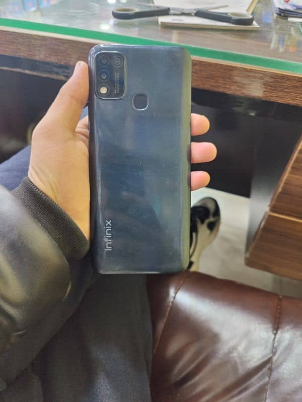 Infinix hote 10 play 4 x 64 bhai  03140579776 5