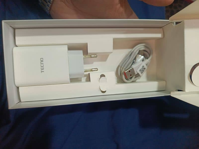 tecno camon 20 8/256 complete box original charger box 6