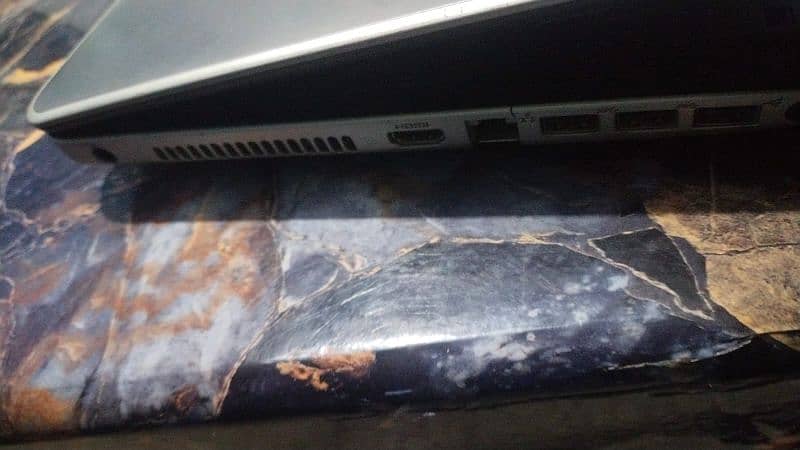 want to sell this laptop 1